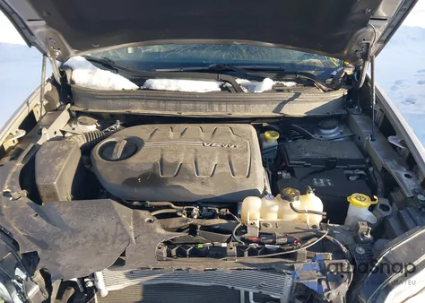 2019 Jeep Cherokee Latitude 4X4 from USA, damaged, VIN 1C4PJMCX7KD125357